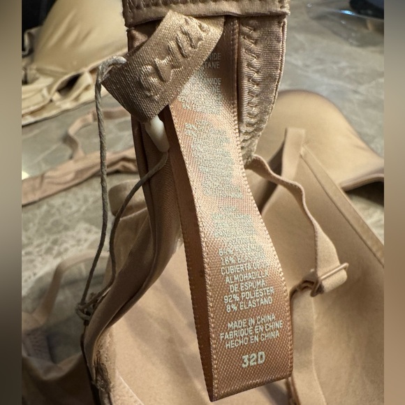 SKIMS WIRELESS FORM T-SHIRT DEMI BRA - Picture 9 of 11